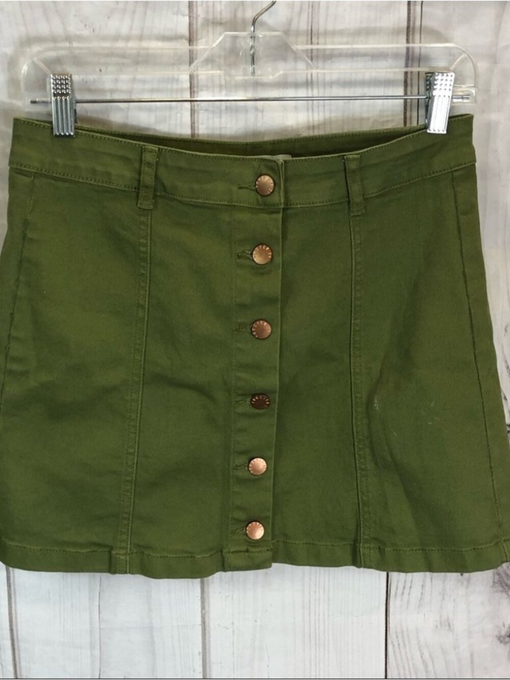 Button Front Skirt in Green Sz 28 (6-7)👩🦰